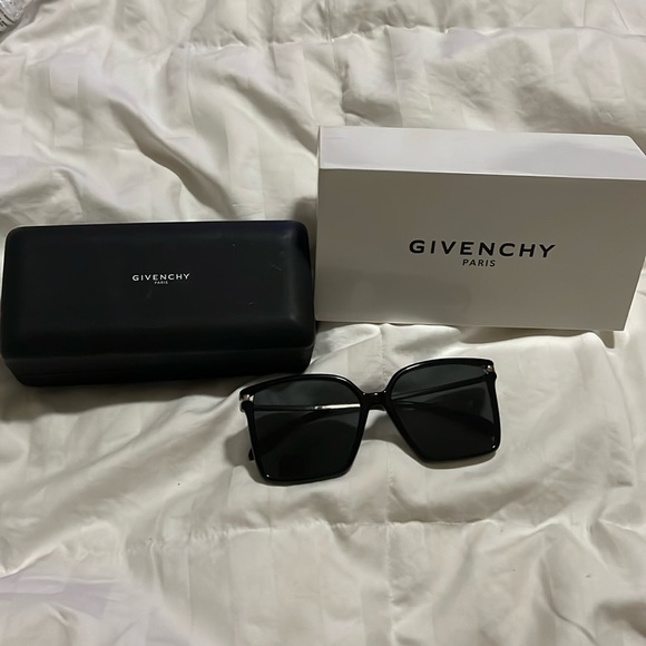 Givenchy sunnies - Picture 1 of 8